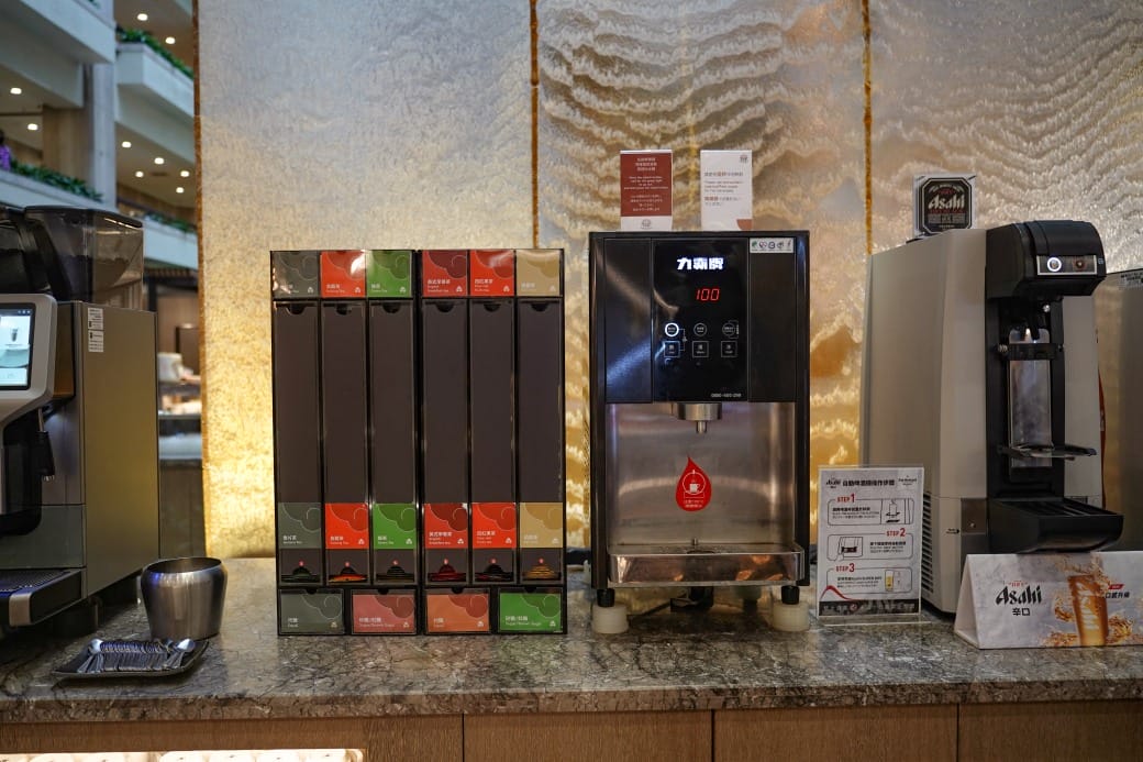 台北福華大飯店｜彩虹座自助餐吃到飽，義大利美食節17區新菜色，生蠔鮑魚螃蟹現煎牛排生牛肉，紅白酒啤酒香檳無限暢飲，價位菜色大公開！