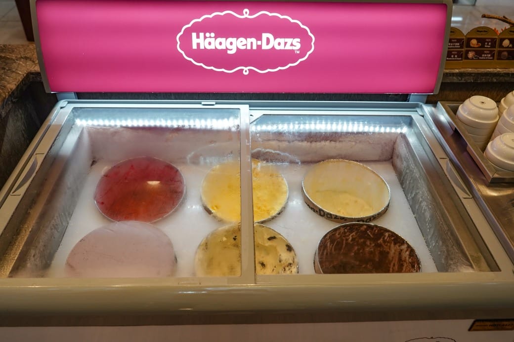 台北福華大飯店｜彩虹座自助餐吃到飽，義大利美食節17區新菜色，生蠔鮑魚螃蟹現煎牛排生牛肉，紅白酒啤酒香檳無限暢飲，價位菜色大公開！