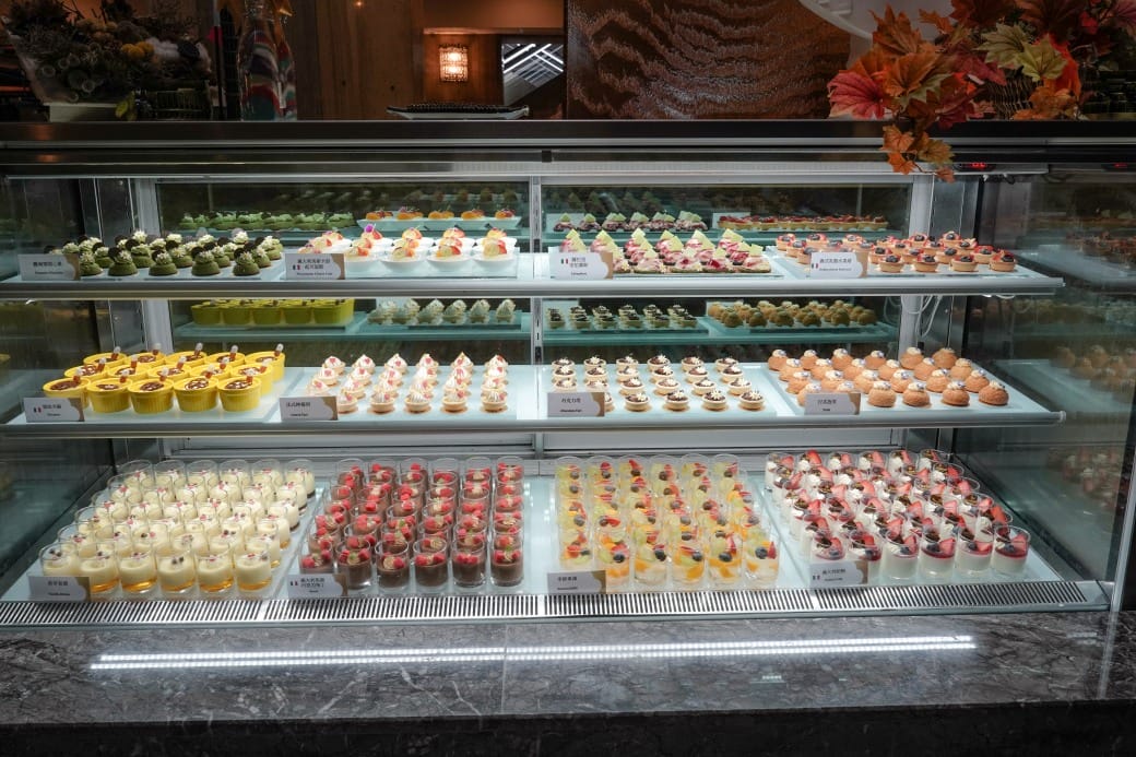 台北福華大飯店｜彩虹座自助餐吃到飽，義大利美食節17區新菜色，生蠔鮑魚螃蟹現煎牛排生牛肉，紅白酒啤酒香檳無限暢飲，價位菜色大公開！