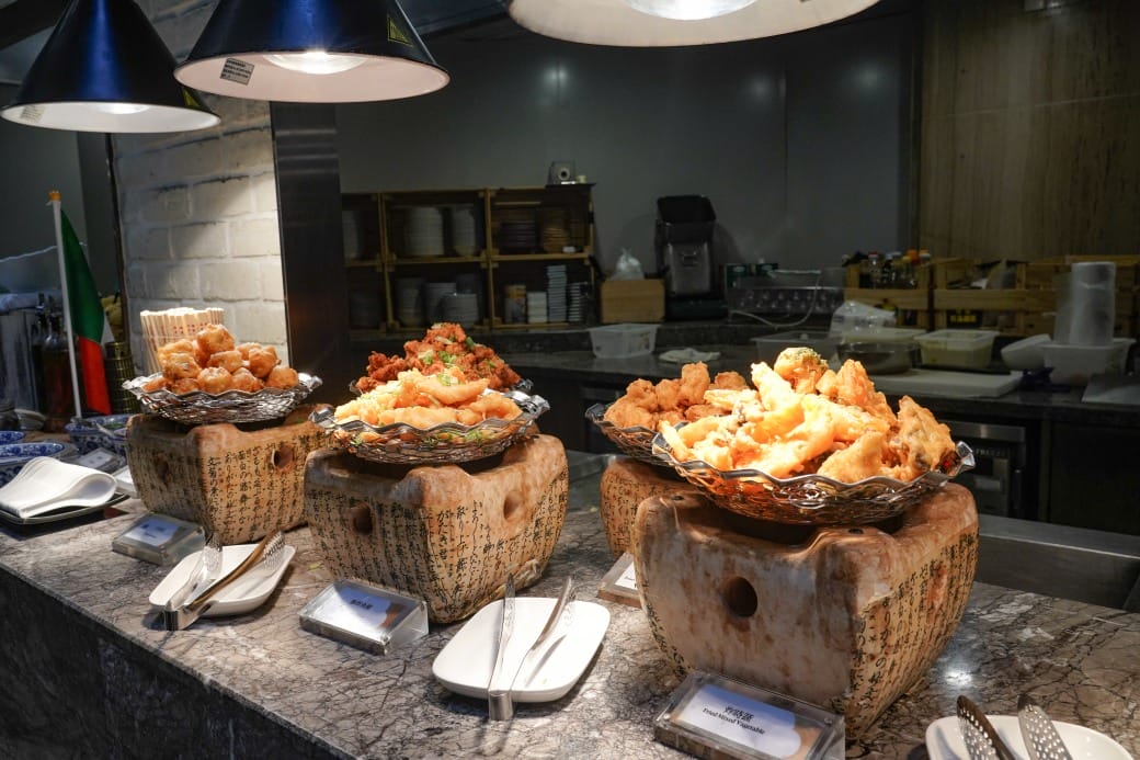 台北福華大飯店｜彩虹座自助餐吃到飽，義大利美食節17區新菜色，生蠔鮑魚螃蟹現煎牛排生牛肉，紅白酒啤酒香檳無限暢飲，價位菜色大公開！