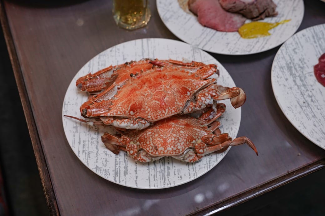 台北福華大飯店｜彩虹座自助餐吃到飽，義大利美食節17區新菜色，生蠔鮑魚螃蟹現煎牛排生牛肉，紅白酒啤酒香檳無限暢飲，價位菜色大公開！