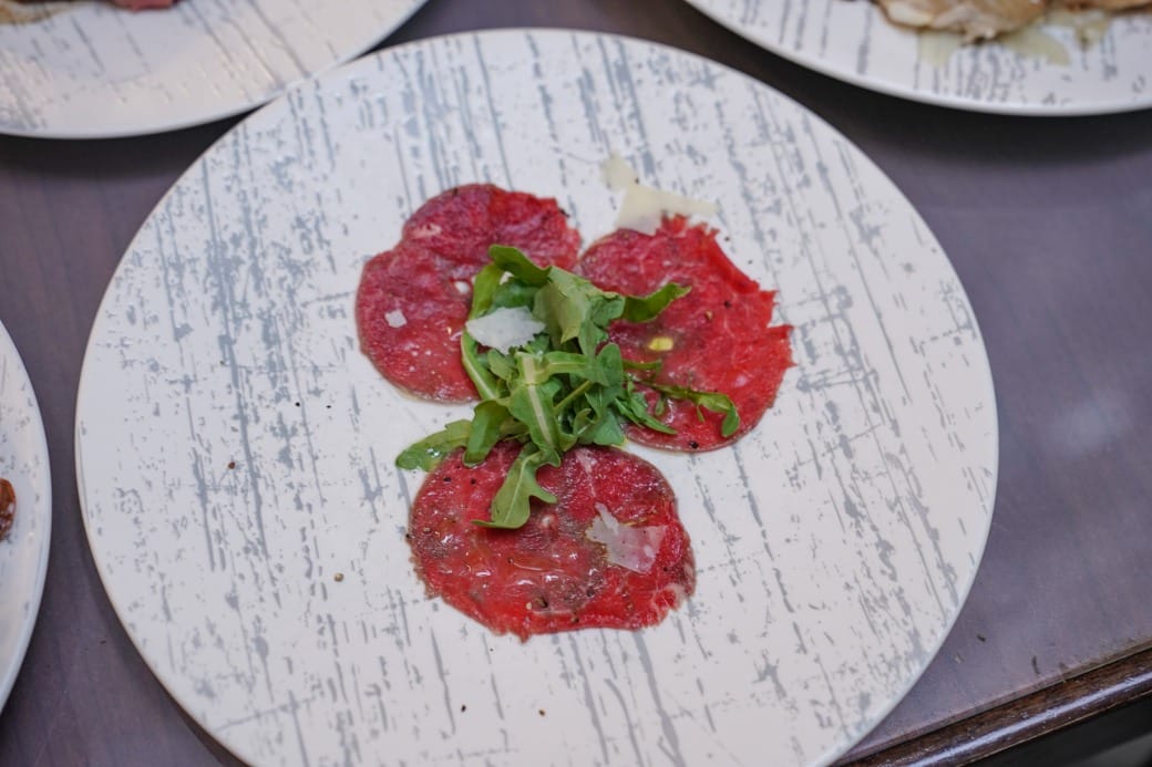 台北福華大飯店｜彩虹座自助餐吃到飽，義大利美食節17區新菜色，生蠔鮑魚螃蟹現煎牛排生牛肉，紅白酒啤酒香檳無限暢飲，價位菜色大公開！