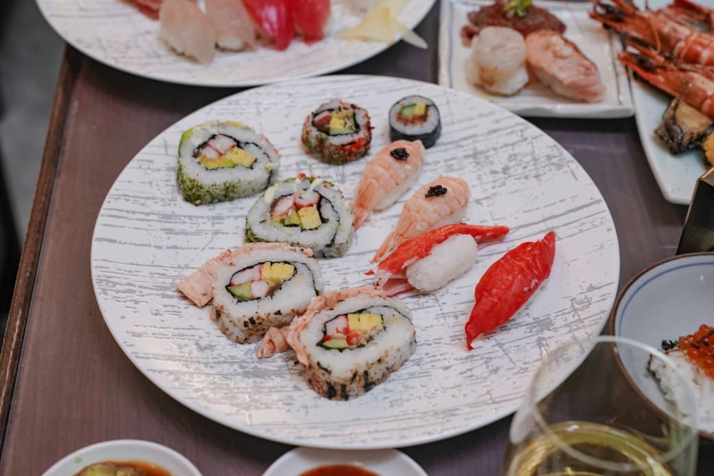 台北福華大飯店｜彩虹座自助餐吃到飽，義大利美食節17區新菜色，生蠔鮑魚螃蟹現煎牛排生牛肉，紅白酒啤酒香檳無限暢飲，價位菜色大公開！