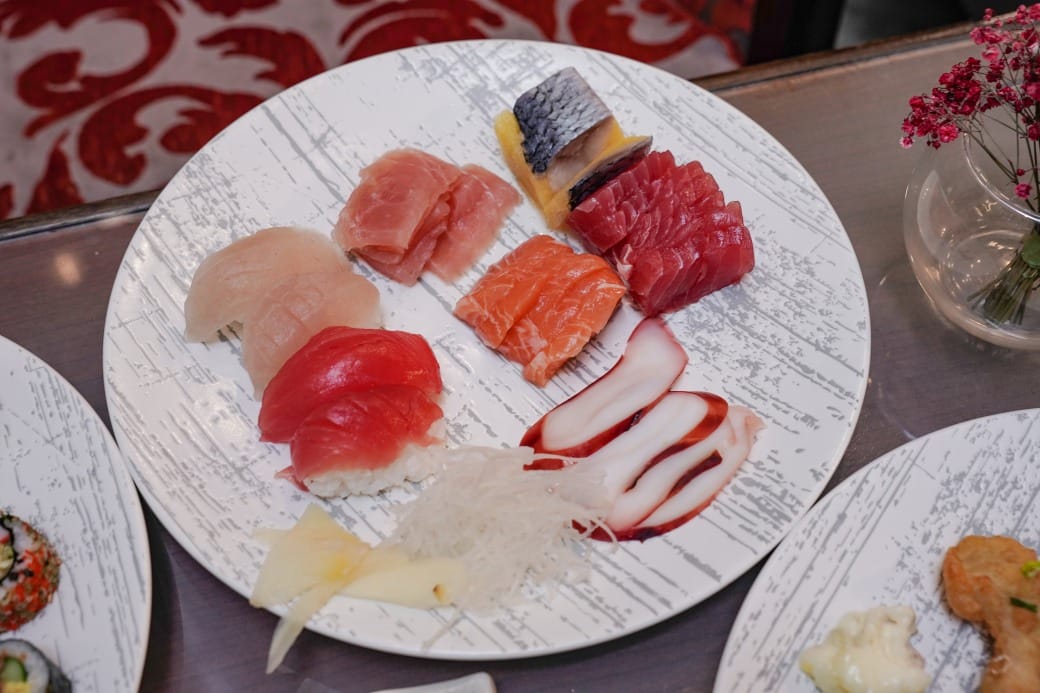 台北福華大飯店｜彩虹座自助餐吃到飽，義大利美食節17區新菜色，生蠔鮑魚螃蟹現煎牛排生牛肉，紅白酒啤酒香檳無限暢飲，價位菜色大公開！