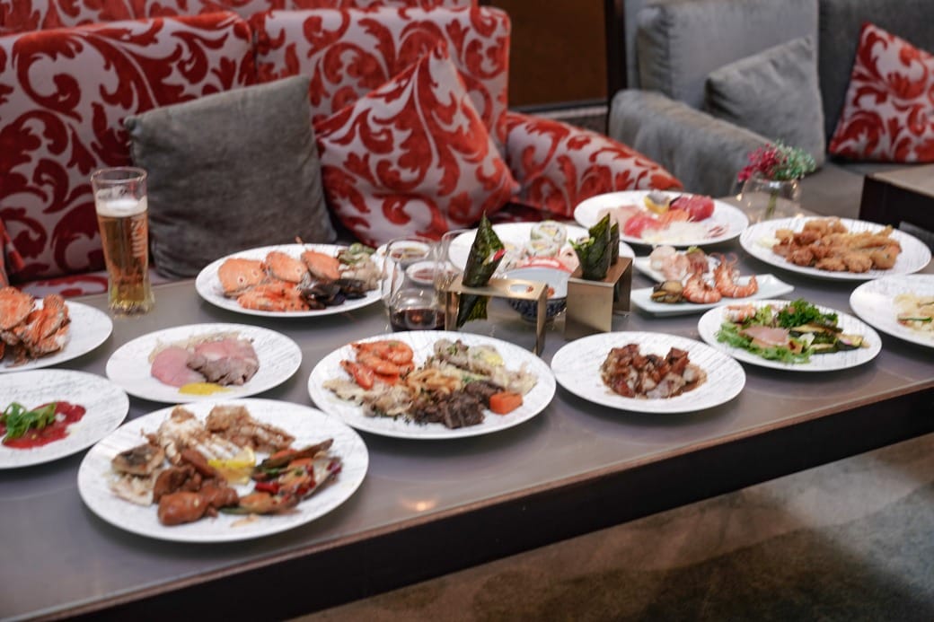 台北福華大飯店｜彩虹座自助餐吃到飽，義大利美食節17區新菜色，生蠔鮑魚螃蟹現煎牛排生牛肉，紅白酒啤酒香檳無限暢飲，價位菜色大公開！