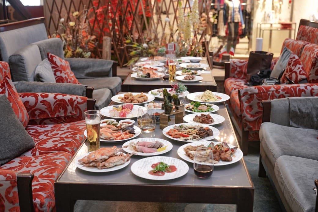 台北福華大飯店｜彩虹座自助餐吃到飽，義大利美食節17區新菜色，生蠔鮑魚螃蟹現煎牛排生牛肉，紅白酒啤酒香檳無限暢飲，價位菜色大公開！