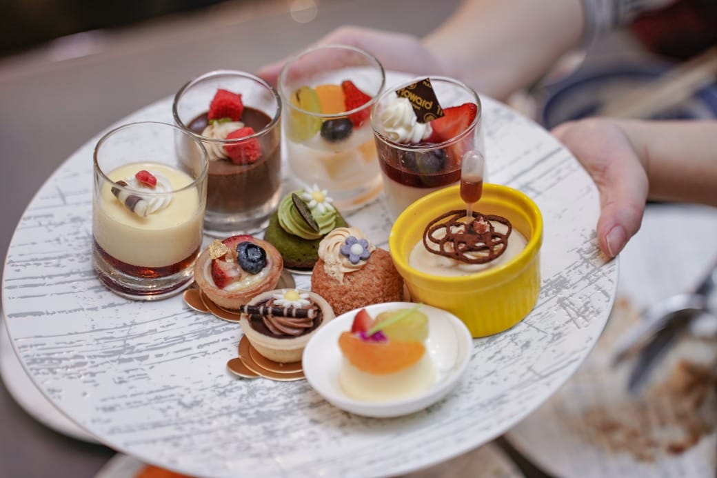 台北福華大飯店｜彩虹座自助餐吃到飽，義大利美食節17區新菜色，生蠔鮑魚螃蟹現煎牛排生牛肉，紅白酒啤酒香檳無限暢飲，價位菜色大公開！