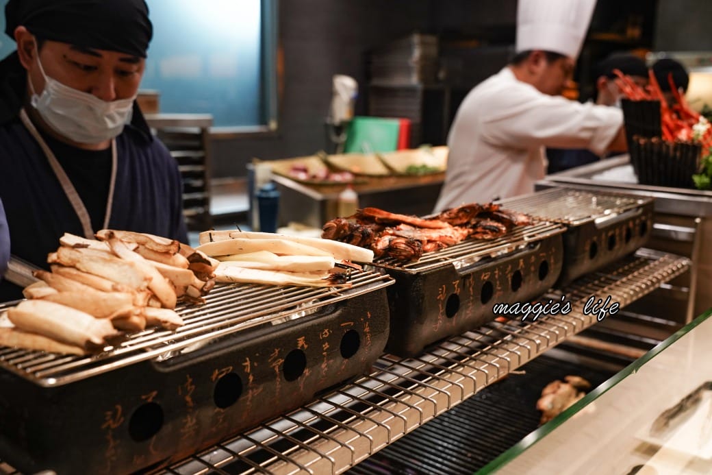 台北寒舍艾美酒店探索廚房|推薦必吃松葉蟹吃到飽，台北五星級飯店自助餐超狂！