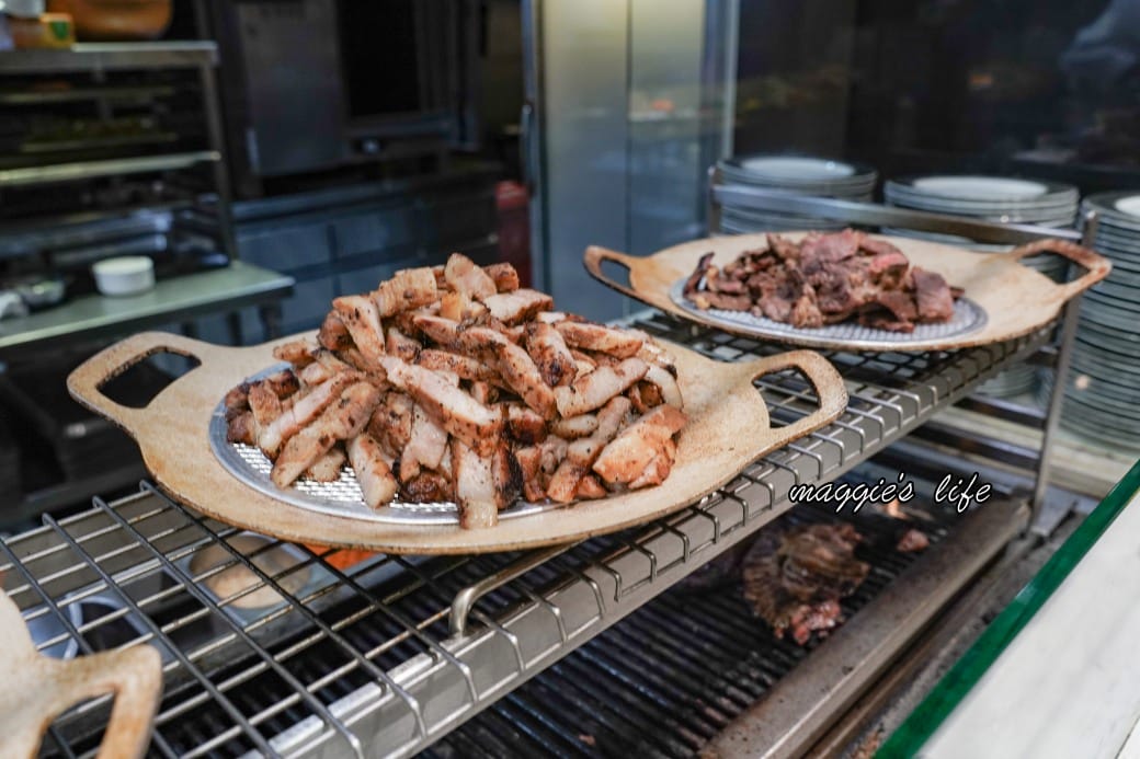 台北寒舍艾美酒店探索廚房|推薦必吃松葉蟹吃到飽，台北五星級飯店自助餐超狂！