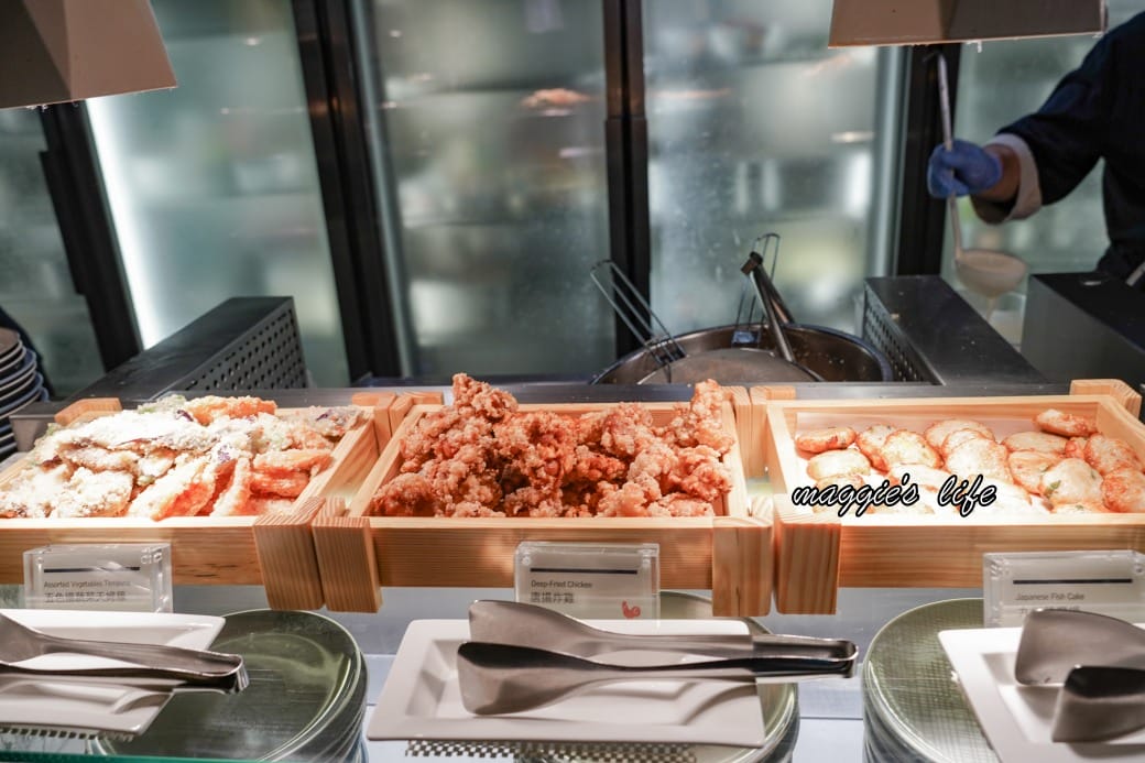 台北寒舍艾美酒店探索廚房|推薦必吃松葉蟹吃到飽，台北五星級飯店自助餐超狂！