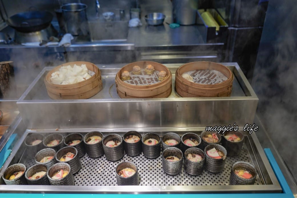 台北寒舍艾美酒店探索廚房|推薦必吃松葉蟹吃到飽，台北五星級飯店自助餐超狂！