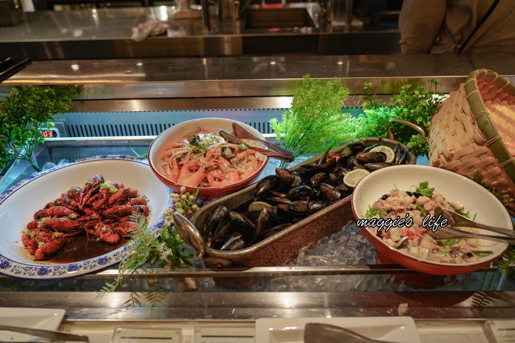 台北寒舍艾美酒店探索廚房|推薦必吃松葉蟹吃到飽，台北五星級飯店自助餐超狂！