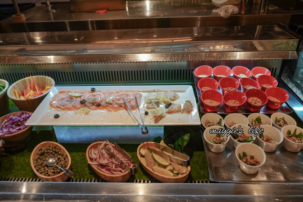 台北寒舍艾美酒店探索廚房|推薦必吃松葉蟹吃到飽，台北五星級飯店自助餐超狂！