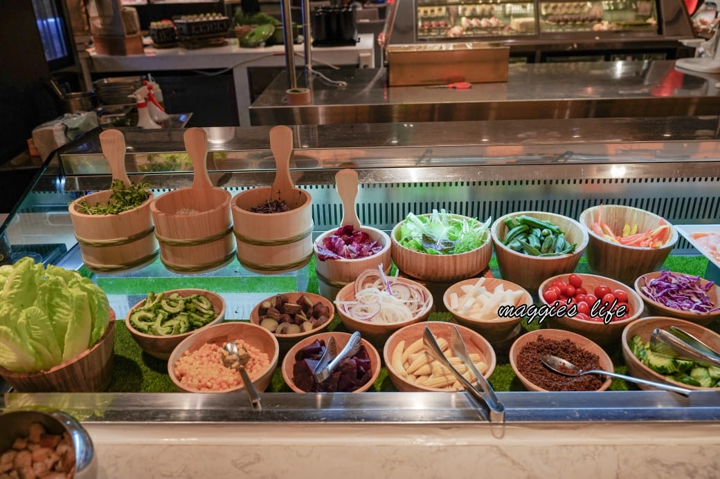 台北寒舍艾美酒店探索廚房|推薦必吃松葉蟹吃到飽，台北五星級飯店自助餐超狂！