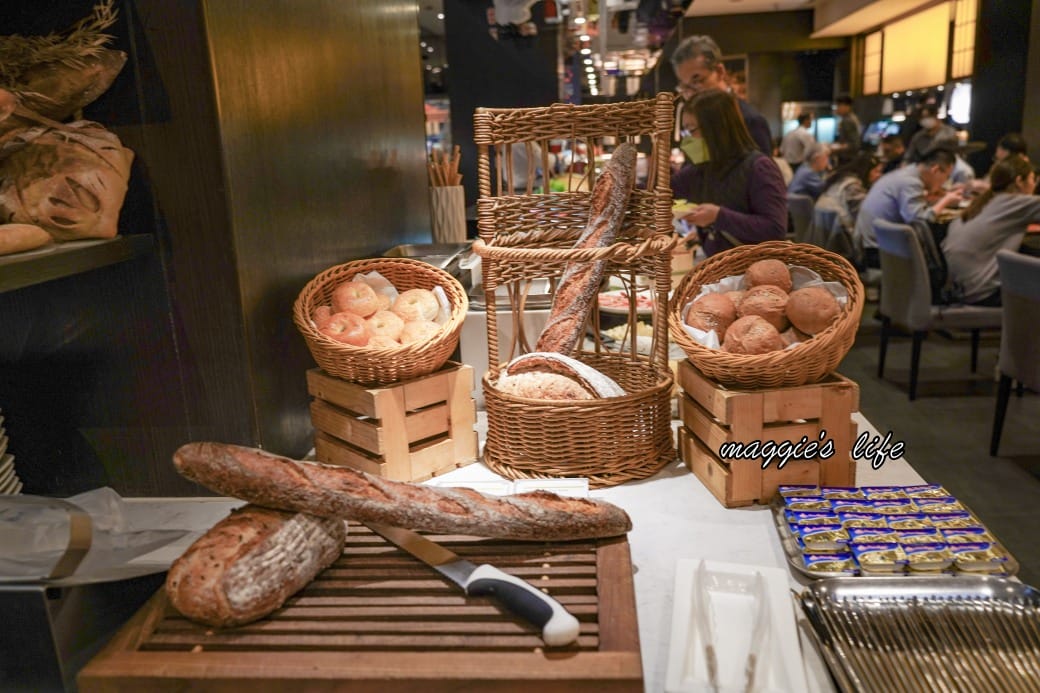台北寒舍艾美酒店探索廚房|推薦必吃松葉蟹吃到飽，台北五星級飯店自助餐超狂！