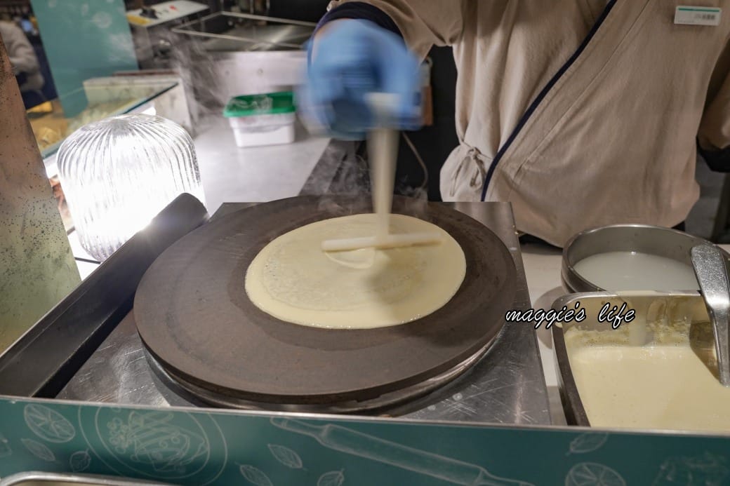 台北寒舍艾美酒店探索廚房|推薦必吃松葉蟹吃到飽，台北五星級飯店自助餐超狂！