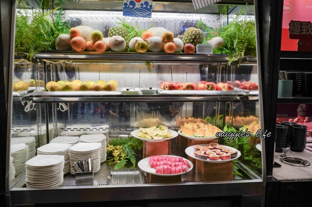 台北寒舍艾美酒店探索廚房|推薦必吃松葉蟹吃到飽，台北五星級飯店自助餐超狂！