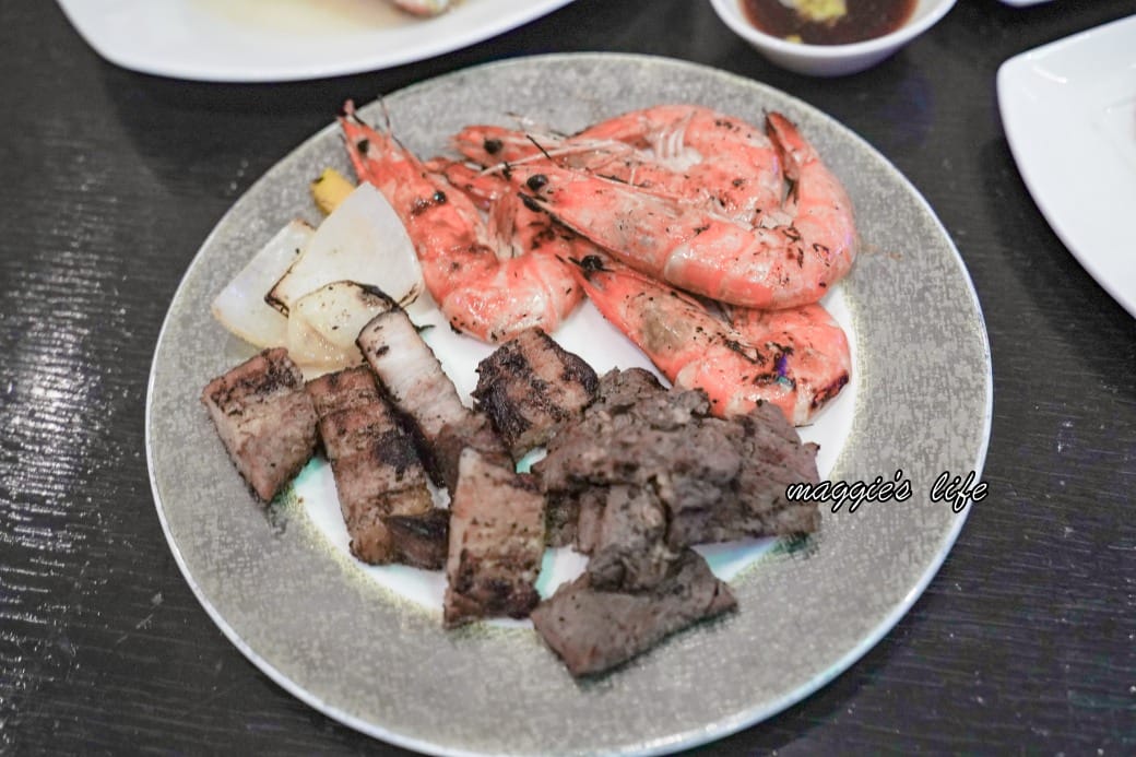 台北寒舍艾美酒店探索廚房|推薦必吃松葉蟹吃到飽，台北五星級飯店自助餐超狂！