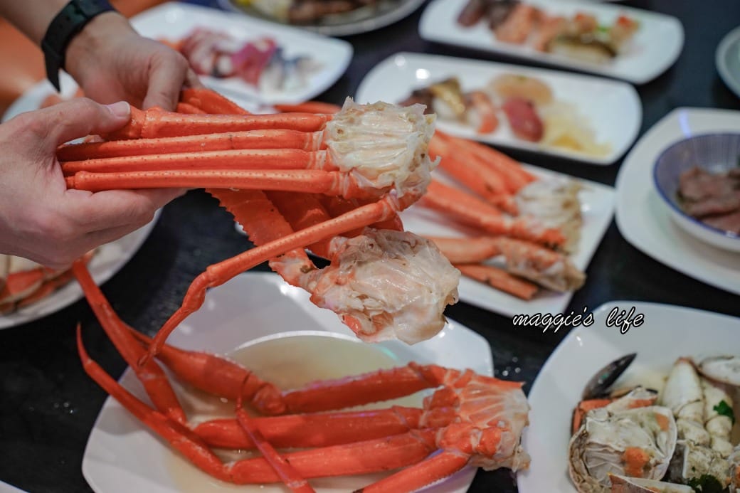 台北寒舍艾美酒店探索廚房|推薦必吃松葉蟹吃到飽，台北五星級飯店自助餐超狂！