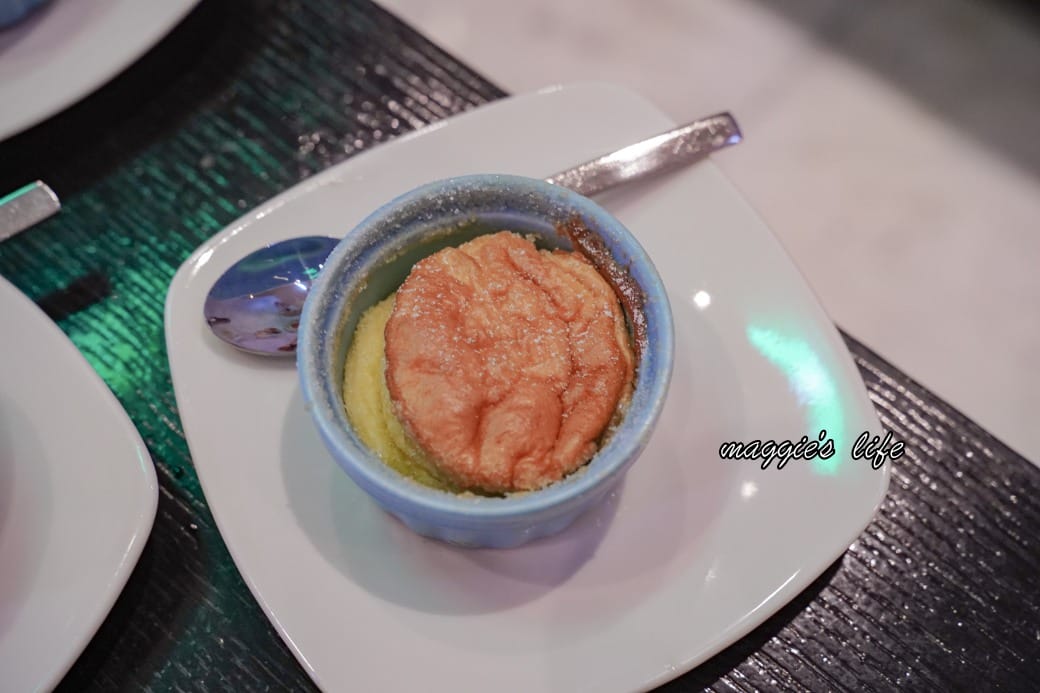 台北寒舍艾美酒店探索廚房|推薦必吃松葉蟹吃到飽，台北五星級飯店自助餐超狂！