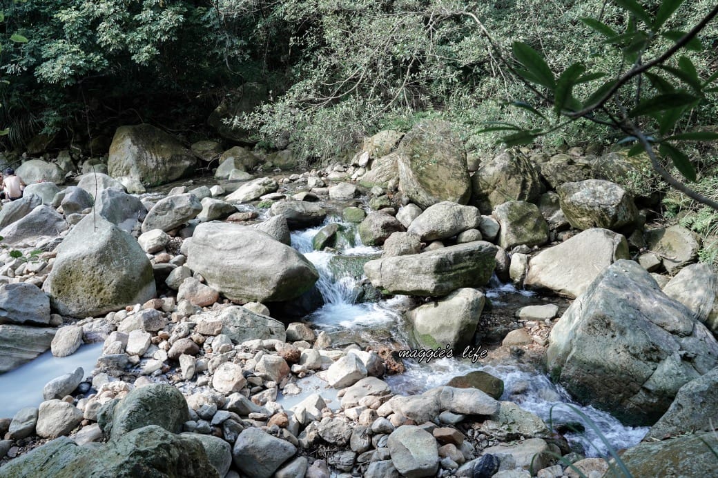 陽明山野溪溫泉秘境｜下七股野溪溫泉，夢幻絕美牛奶湯，交通，注意事項路線攻略