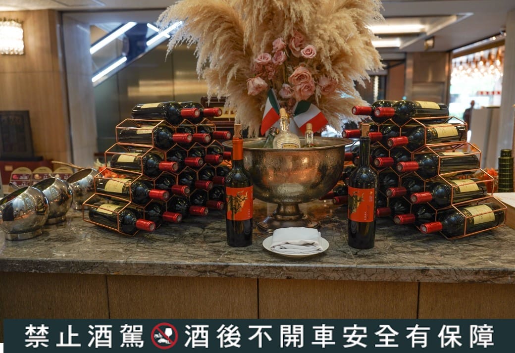 台北福華大飯店｜彩虹座自助餐吃到飽，義大利美食節17區新菜色，生蠔鮑魚螃蟹現煎牛排生牛肉，紅白酒啤酒香檳無限暢飲，價位菜色大公開！