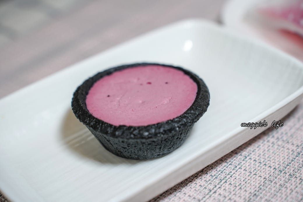 全家草莓季來了，整顆草莓快來吃，慢了就買不到，草莓大福草莓泡芙，草莓甜點多少錢全系列介紹！哪個好吃！