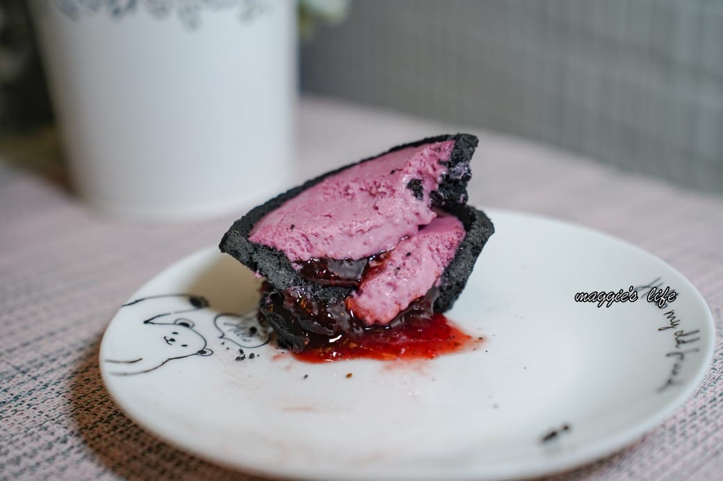 全家草莓季來了，整顆草莓快來吃，慢了就買不到，草莓大福草莓泡芙，草莓甜點多少錢全系列介紹！哪個好吃！