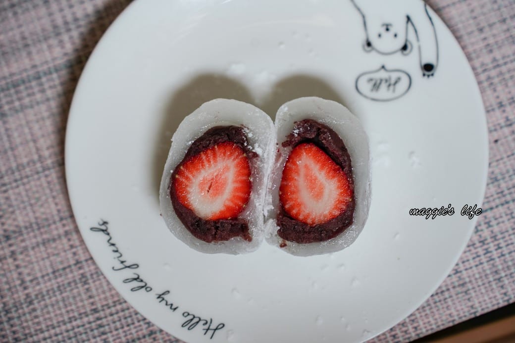 全家草莓季來了，整顆草莓快來吃，慢了就買不到，草莓大福草莓泡芙，草莓甜點多少錢全系列介紹！哪個好吃！