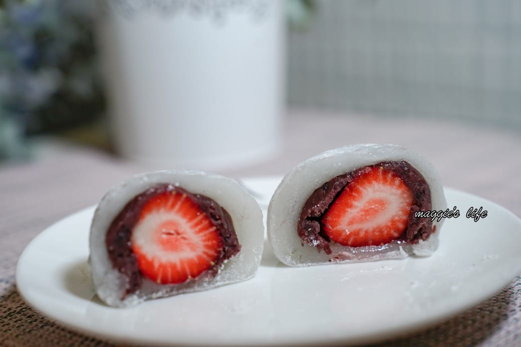 全家草莓季來了，整顆草莓快來吃，慢了就買不到，草莓大福草莓泡芙，草莓甜點多少錢全系列介紹！哪個好吃！