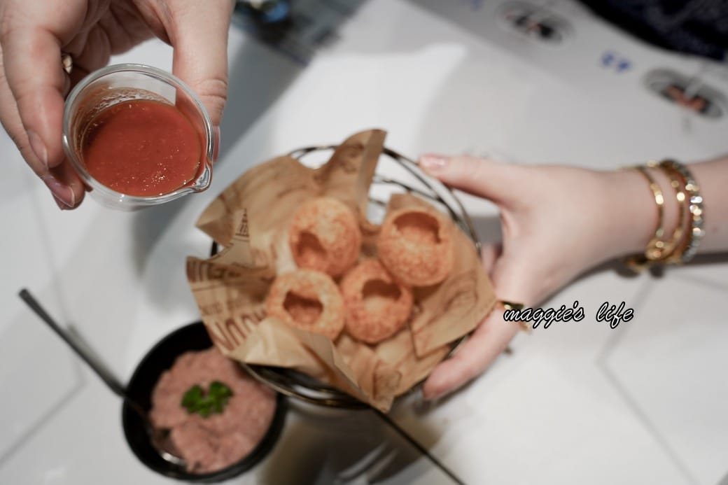 凱恩斯岩燒牛排｜400度火燒岩石，約會生日聚餐牛排餐廳推薦