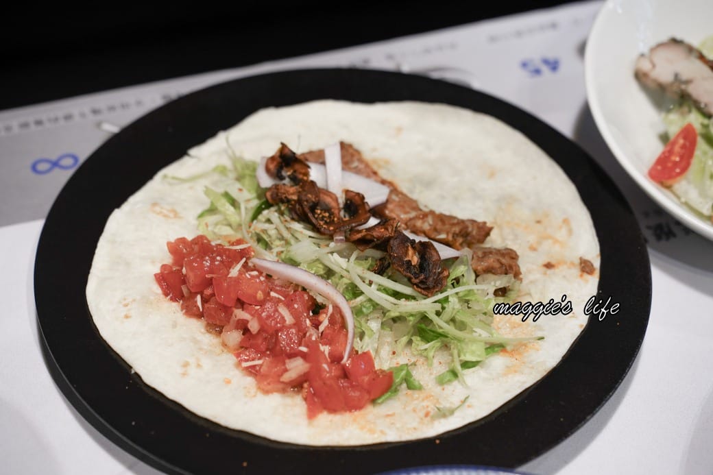 凱恩斯岩燒牛排｜400度火燒岩石，約會生日聚餐牛排餐廳推薦