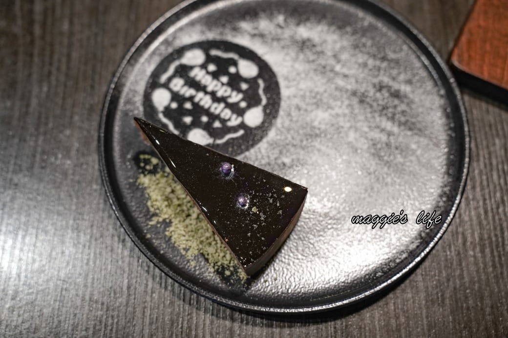 凱恩斯岩燒牛排｜400度火燒岩石，約會生日聚餐牛排餐廳推薦