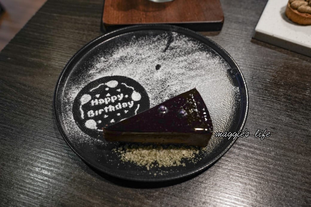 凱恩斯岩燒牛排｜400度火燒岩石，約會生日聚餐牛排餐廳推薦