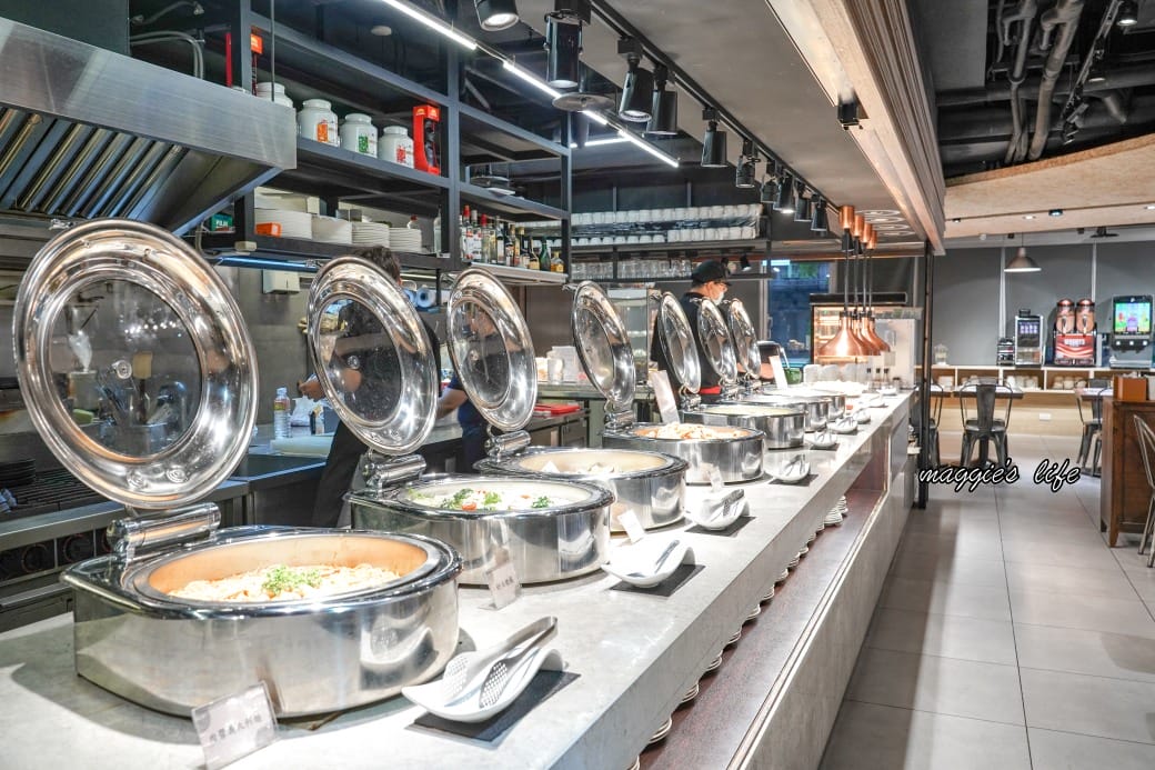 台北饗犇牛排館｜洛基飯店南京館二樓，只要339起就吃得到品質很好的牛排、披薩、熟食、沙拉吃到飽