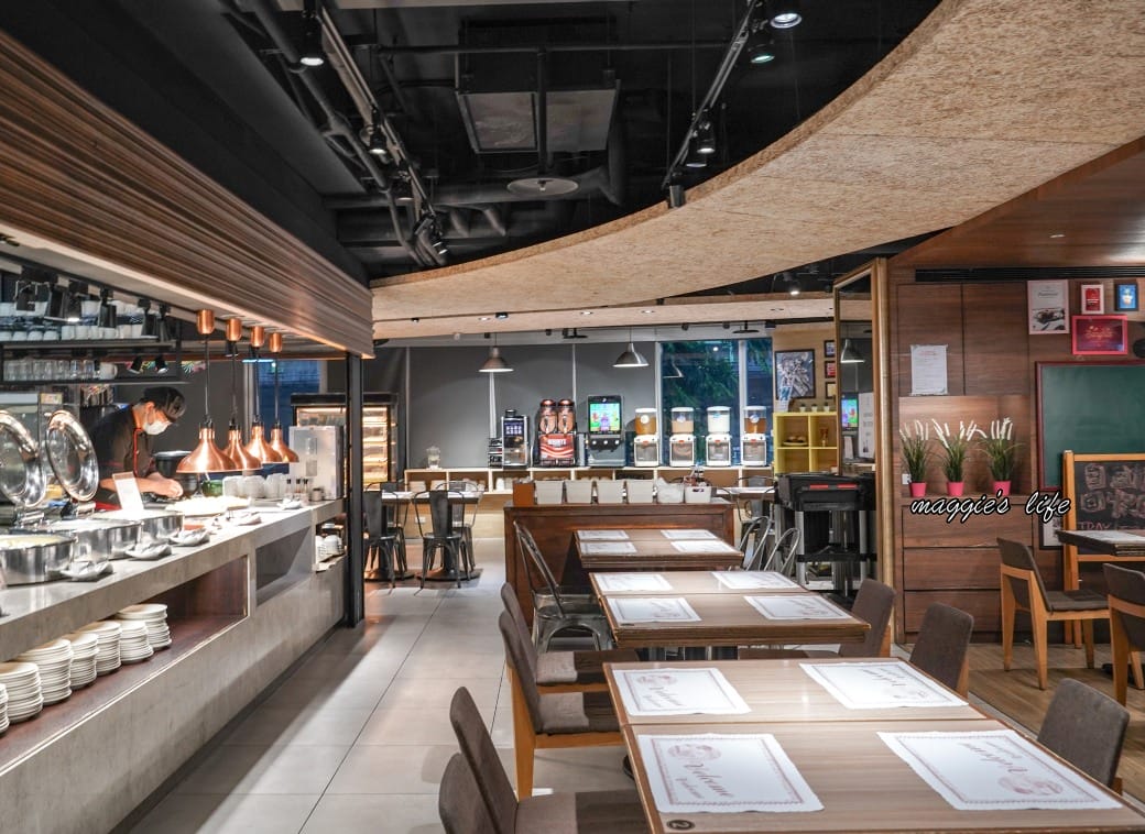 台北饗犇牛排館｜洛基飯店南京館二樓，只要339起就吃得到品質很好的牛排、披薩、熟食、沙拉吃到飽