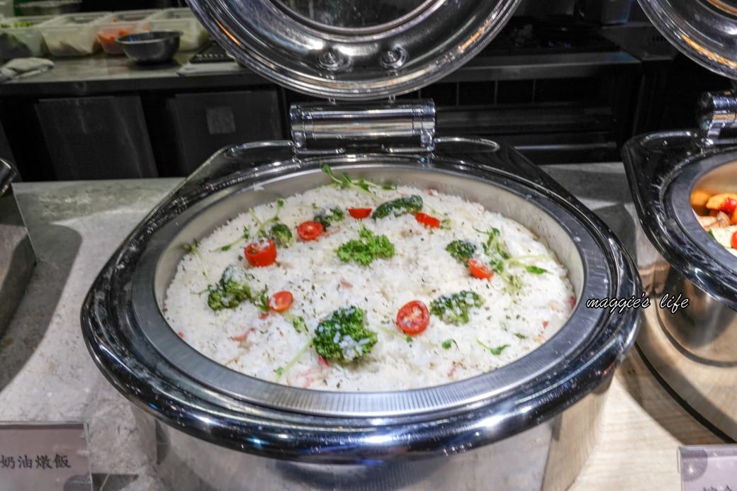 台北饗犇牛排館｜洛基飯店南京館二樓，只要339起就吃得到品質很好的牛排、披薩、熟食、沙拉吃到飽