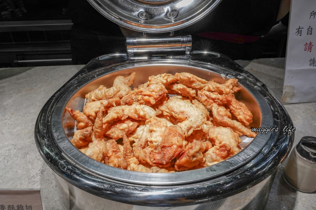 台北饗犇牛排館｜洛基飯店南京館二樓，只要339起就吃得到品質很好的牛排、披薩、熟食、沙拉吃到飽