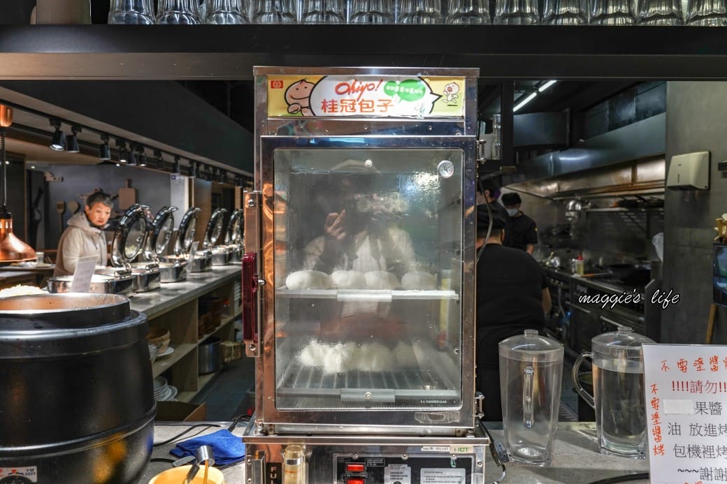 台北饗犇牛排館｜洛基飯店南京館二樓，只要339起就吃得到品質很好的牛排、披薩、熟食、沙拉吃到飽