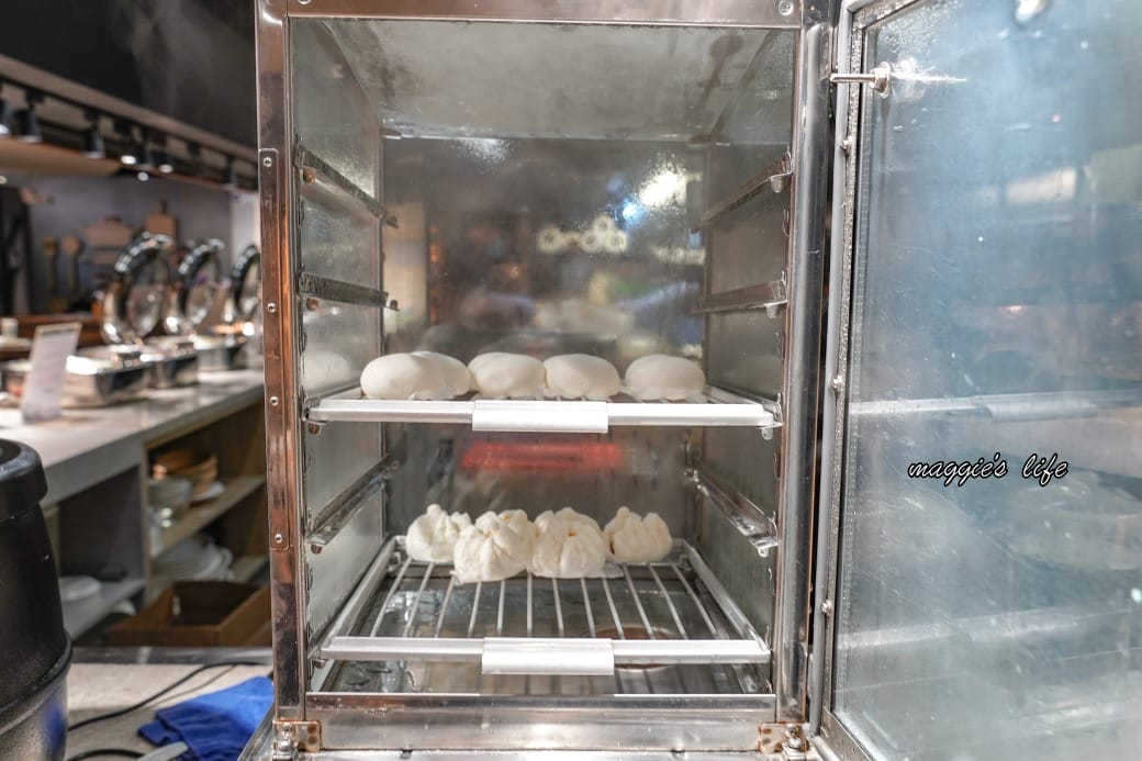 台北饗犇牛排館｜洛基飯店南京館二樓，只要339起就吃得到品質很好的牛排、披薩、熟食、沙拉吃到飽