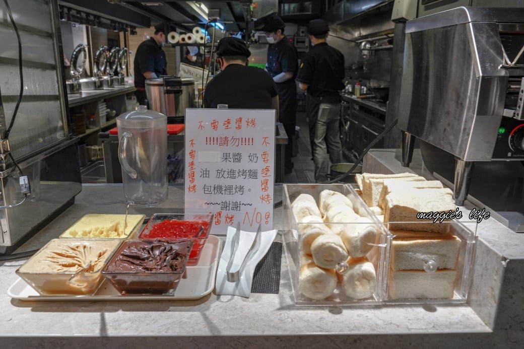 台北饗犇牛排館｜洛基飯店南京館二樓，只要339起就吃得到品質很好的牛排、披薩、熟食、沙拉吃到飽