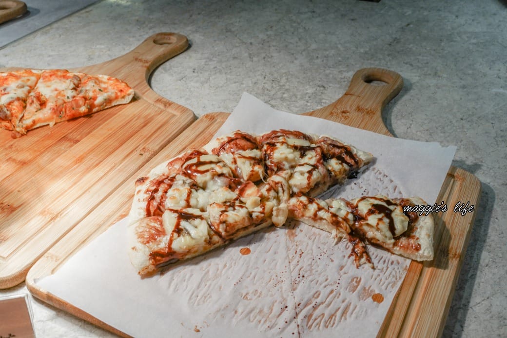 台北饗犇牛排館｜洛基飯店南京館二樓，只要339起就吃得到品質很好的牛排、披薩、熟食、沙拉吃到飽