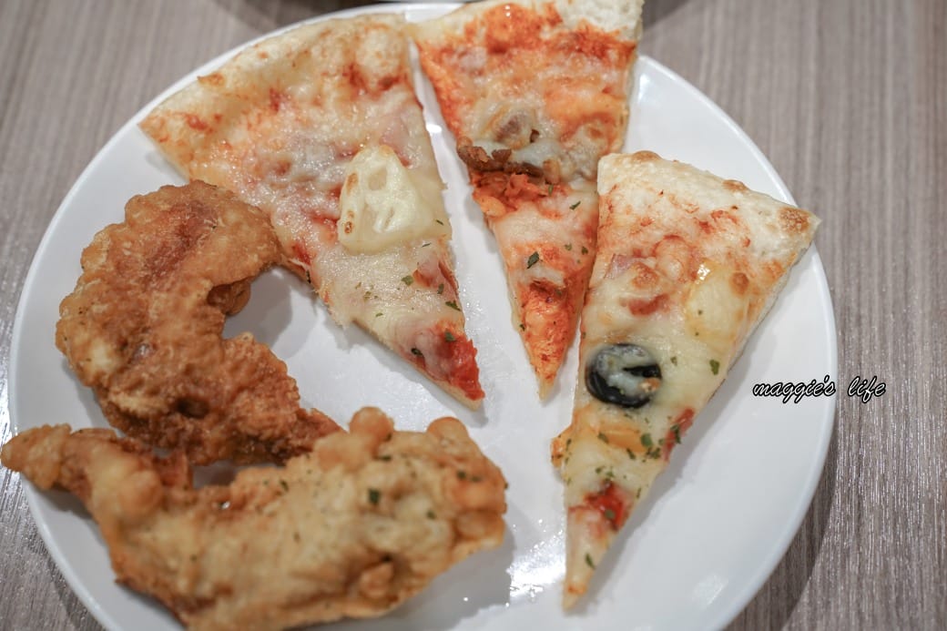 台北饗犇牛排館｜洛基飯店南京館二樓，只要339起就吃得到品質很好的牛排、披薩、熟食、沙拉吃到飽