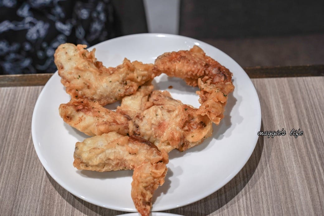 台北饗犇牛排館｜洛基飯店南京館二樓，只要339起就吃得到品質很好的牛排、披薩、熟食、沙拉吃到飽