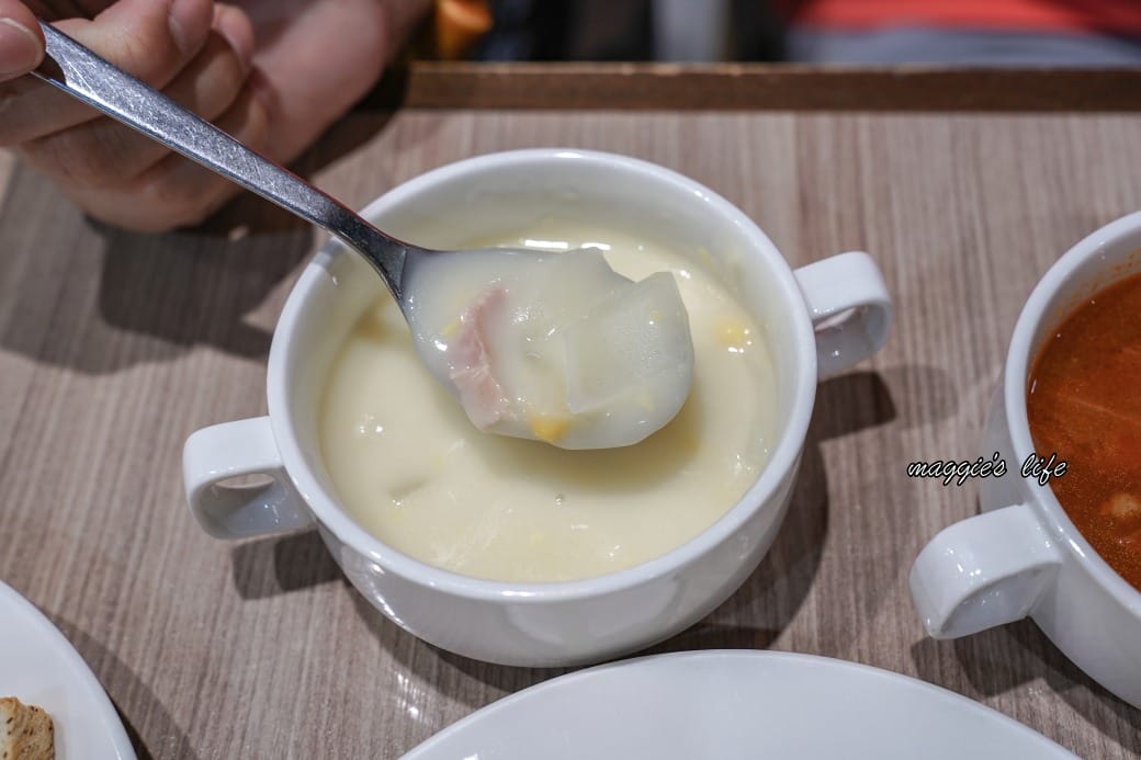 台北饗犇牛排館｜洛基飯店南京館二樓，只要339起就吃得到品質很好的牛排、披薩、熟食、沙拉吃到飽