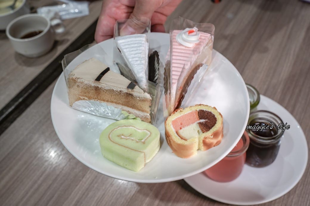 台北饗犇牛排館｜洛基飯店南京館二樓，只要339起就吃得到品質很好的牛排、披薩、熟食、沙拉吃到飽