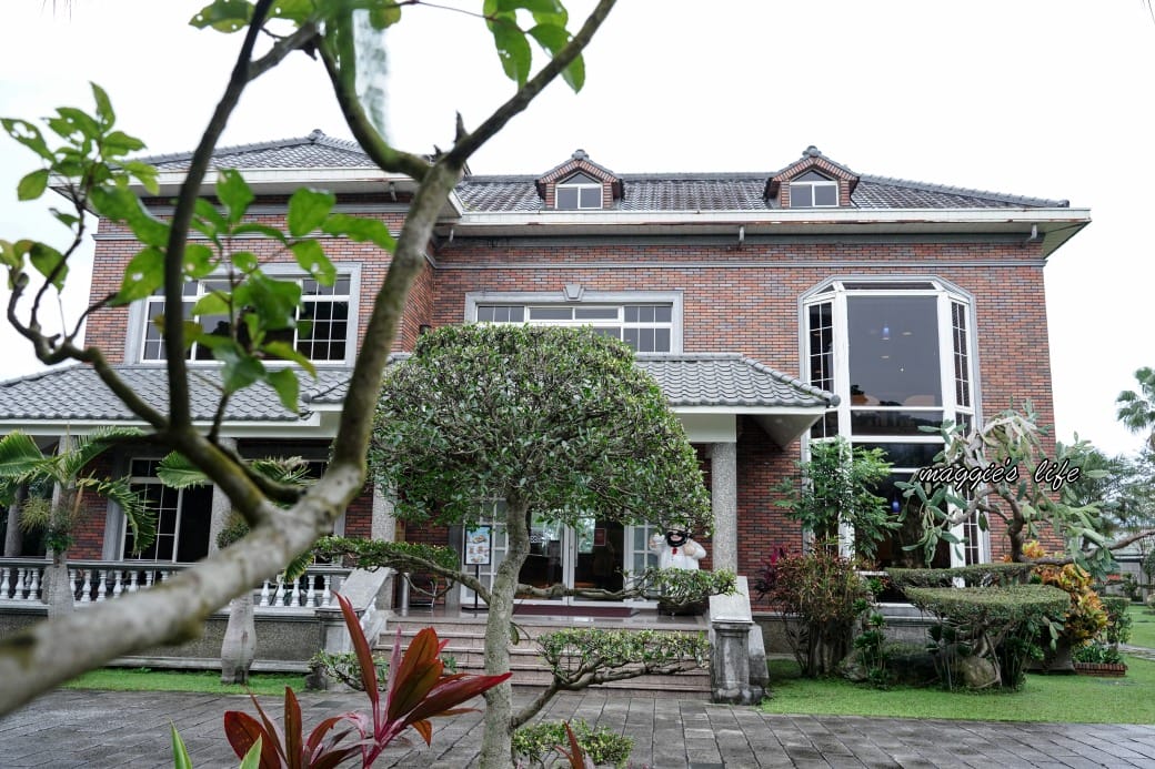 Mr. Brown 伯朗咖啡館礁溪店，森林系歐式莊園大片落地窗還有游泳池，藏在小路之中的世外桃源秘境咖啡廳