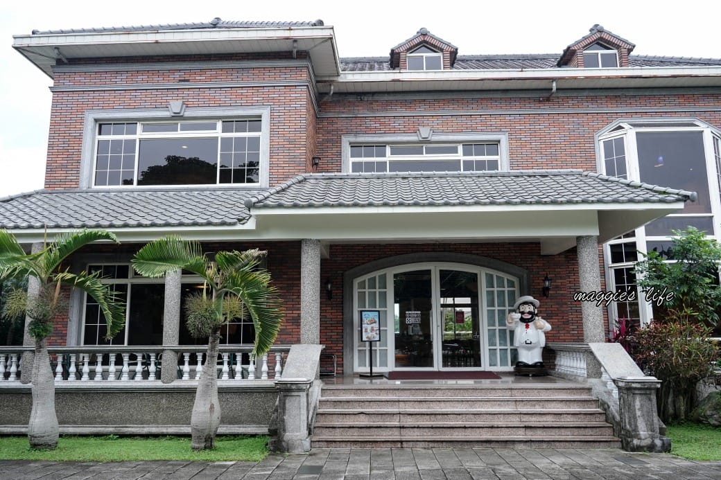 Mr. Brown 伯朗咖啡館礁溪店，森林系歐式莊園大片落地窗還有游泳池，藏在小路之中的世外桃源秘境咖啡廳