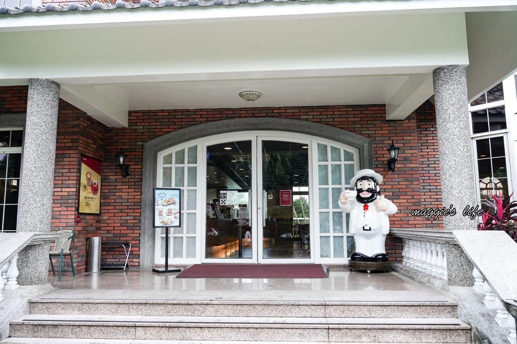 Mr. Brown 伯朗咖啡館礁溪店，森林系歐式莊園大片落地窗還有游泳池，藏在小路之中的世外桃源秘境咖啡廳