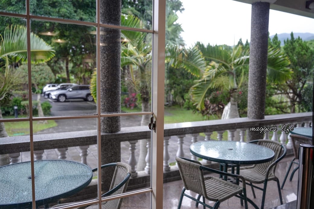 Mr. Brown 伯朗咖啡館礁溪店，森林系歐式莊園大片落地窗還有游泳池，藏在小路之中的世外桃源秘境咖啡廳